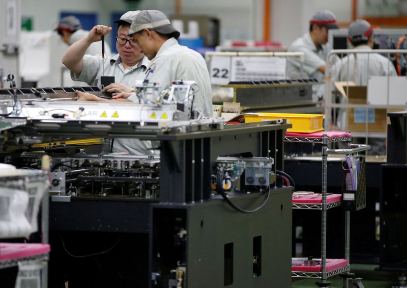 Singapore February manufacturing output falls 1.3% y/y, electronics and pharma lead decline photo
